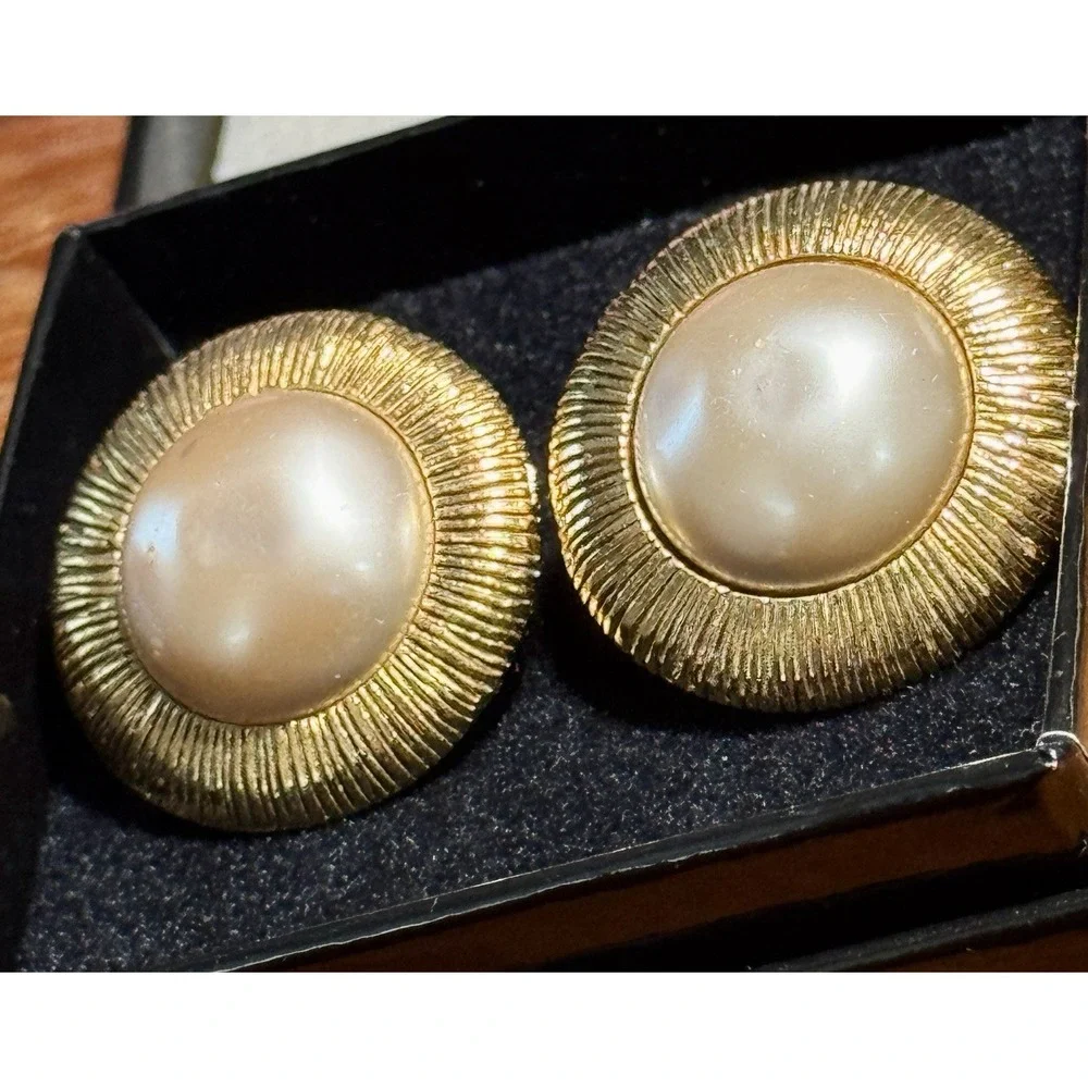 Authentic CHANEL Vintage Gold Pearl Earrings